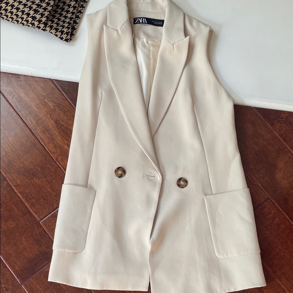 Zara Sleeveless Double-Breasted Blazer Vest in Cream
